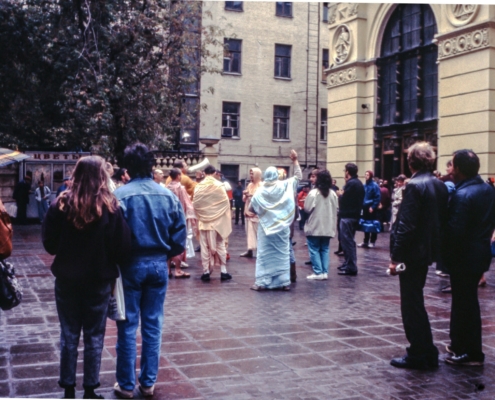 Hare Krishnas in Moscow, 1990. Image courtesy of Katharina Kucher and her extraordinary image collection, perestroika.visual-history.de